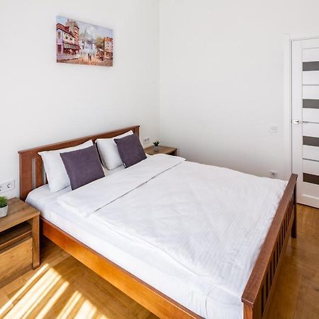 Three Bedroom Apartment On Rynok Square Lviv Kültér fotó