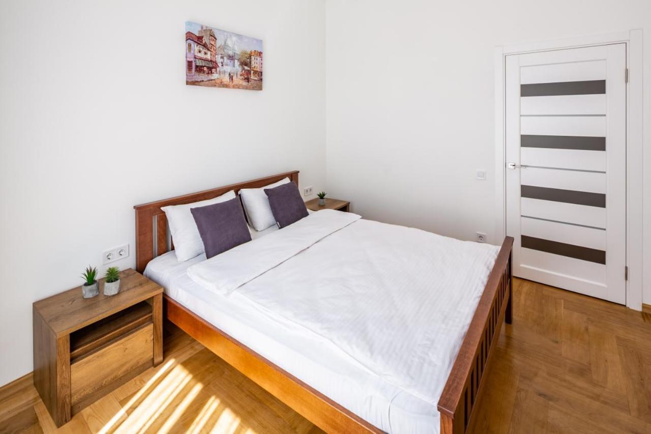 Three Bedroom Apartment On Rynok Square Lviv Kültér fotó