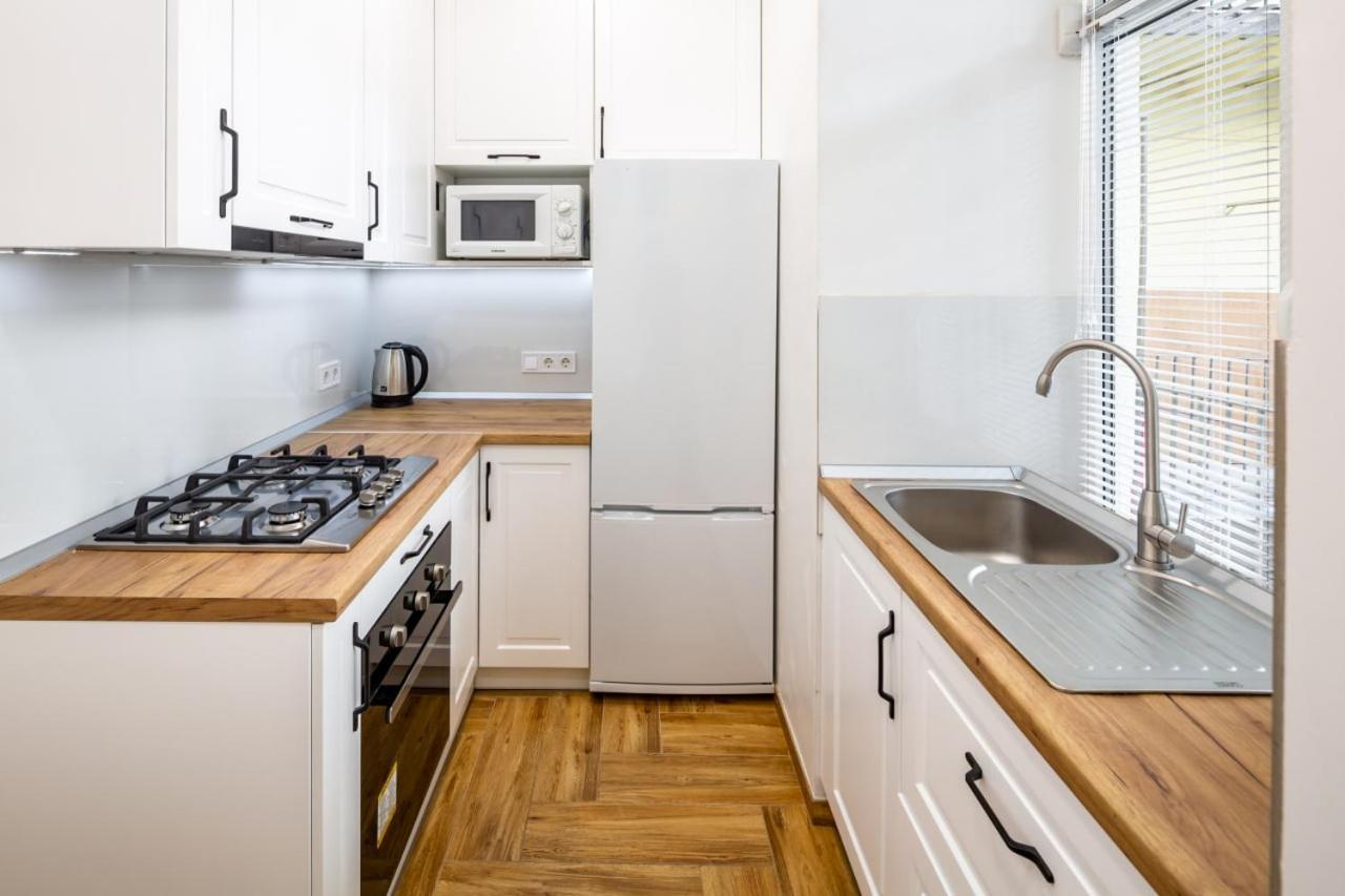 Three Bedroom Apartment On Rynok Square Lviv Kültér fotó