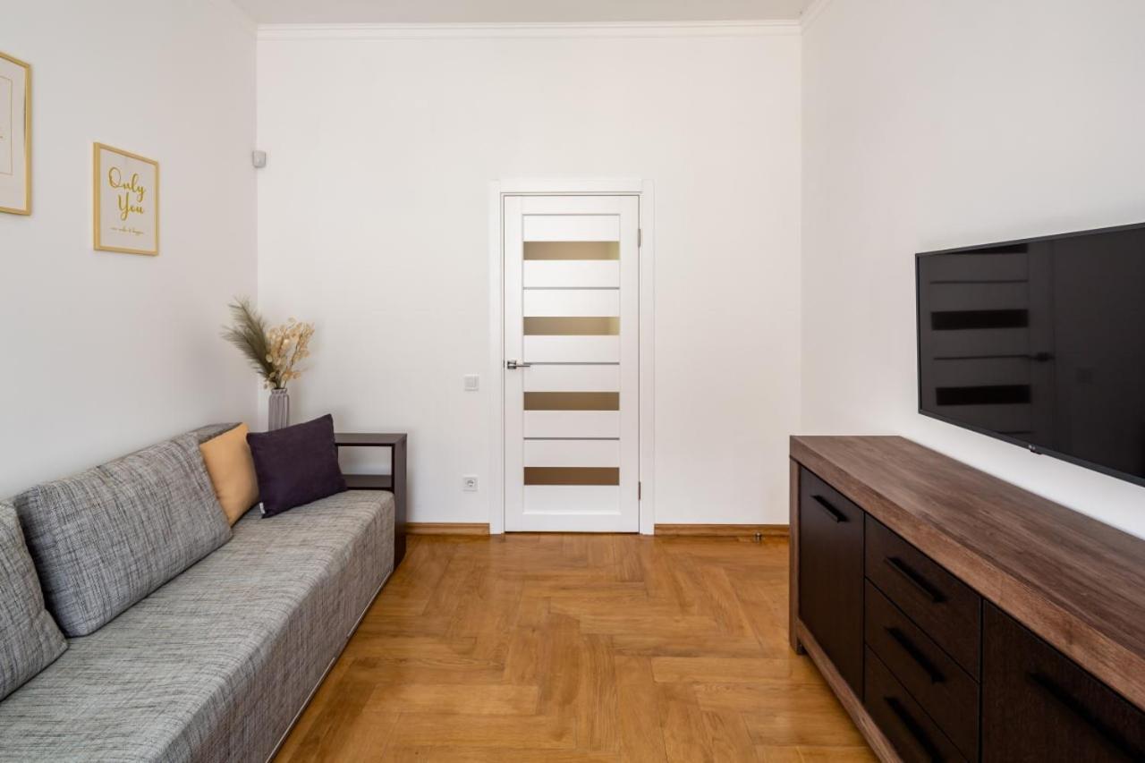 Three Bedroom Apartment On Rynok Square Lviv Kültér fotó