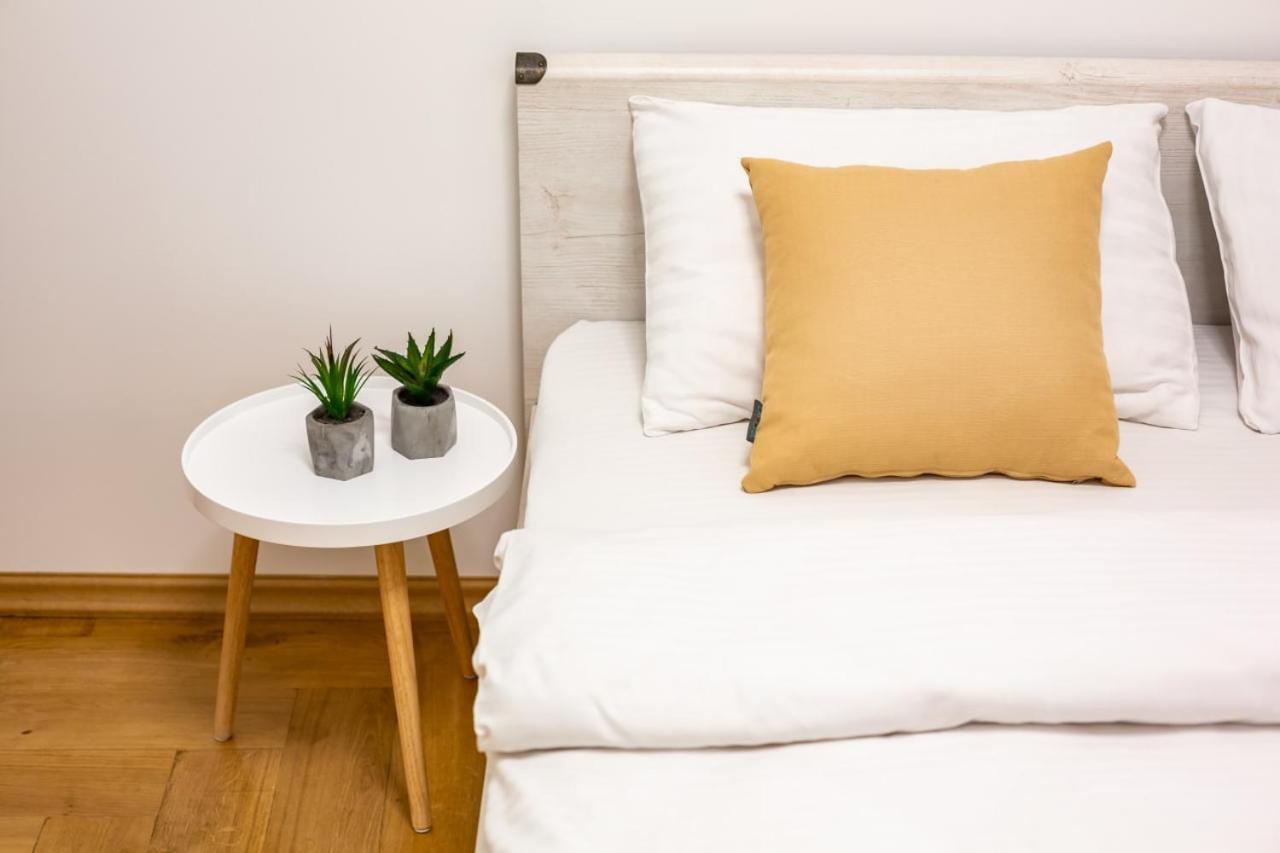 Three Bedroom Apartment On Rynok Square Lviv Kültér fotó
