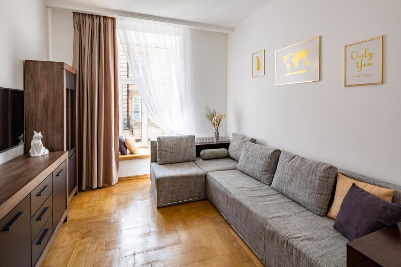 Three Bedroom Apartment On Rynok Square Lviv Kültér fotó